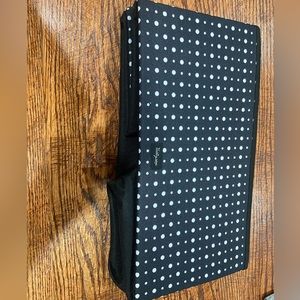 Thirty-one display bin